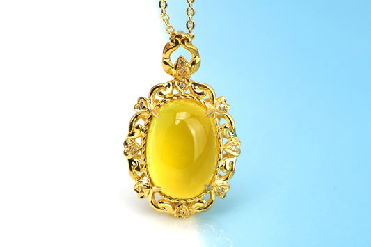 Golden Radiance · 18K Vintage-Style Prehnite Pendant