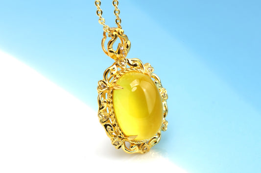 Golden Radiance · 18K Vintage-Style Prehnite Pendant